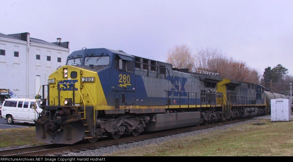 CSX 280 & 489 roll through the center of town